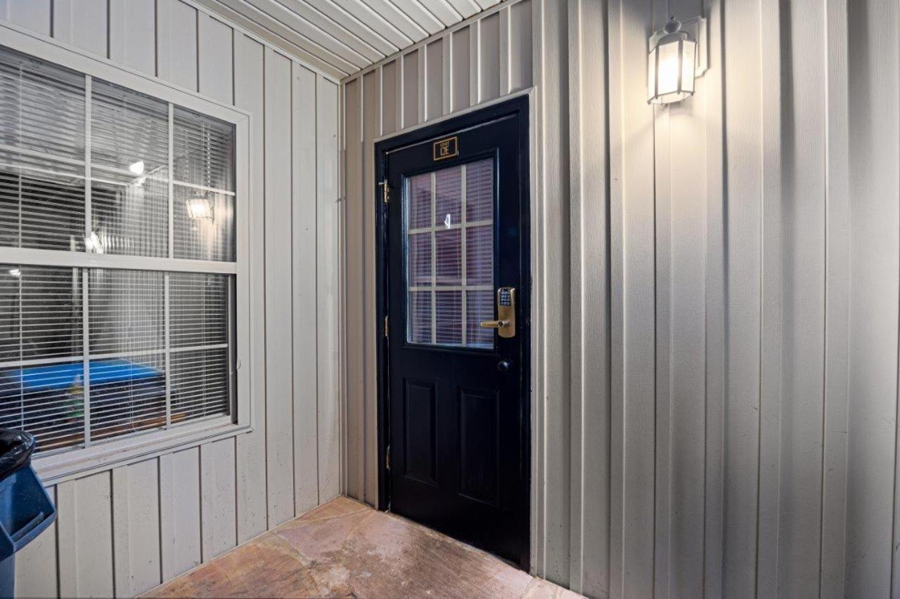 Apartment Poplar Point Unit 12e By Eden Crest *