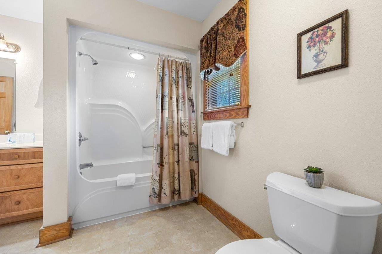 Poplar Point Unit 12b By Eden Crest Apartment *